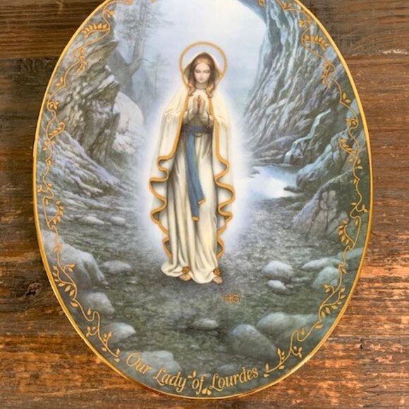 Our Lady of Lourdes 1st Issue Limited Edition Bradford Exchange Plate - Picture 1 of 2
